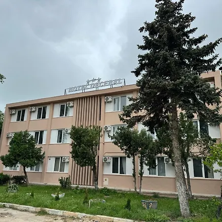 Decebal Πανσιόν 3*